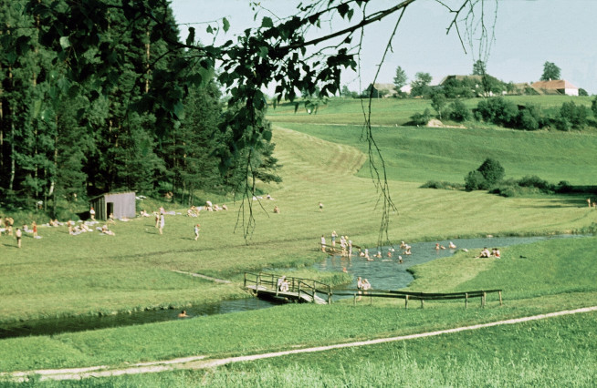 badespass-an-der-aufgestauten-feldaist.jpg